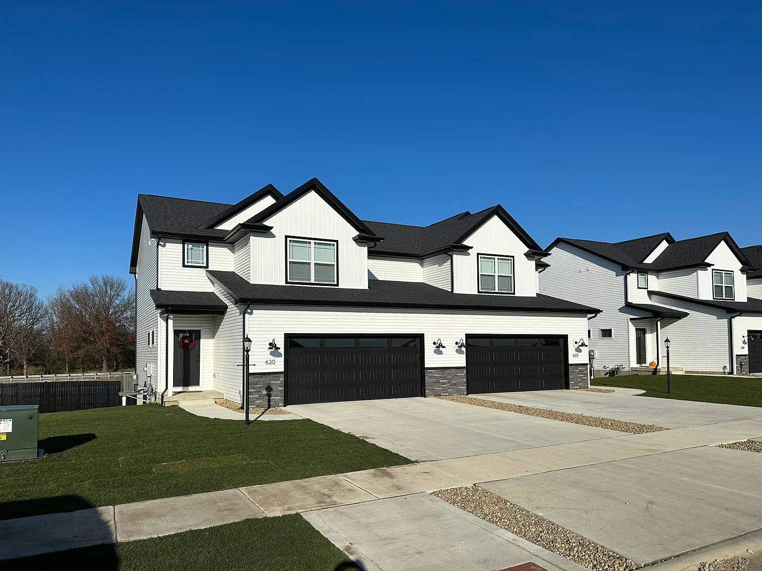 4 bed, 3.5 bath, 2244 sqft, $2,950 — Photo 2