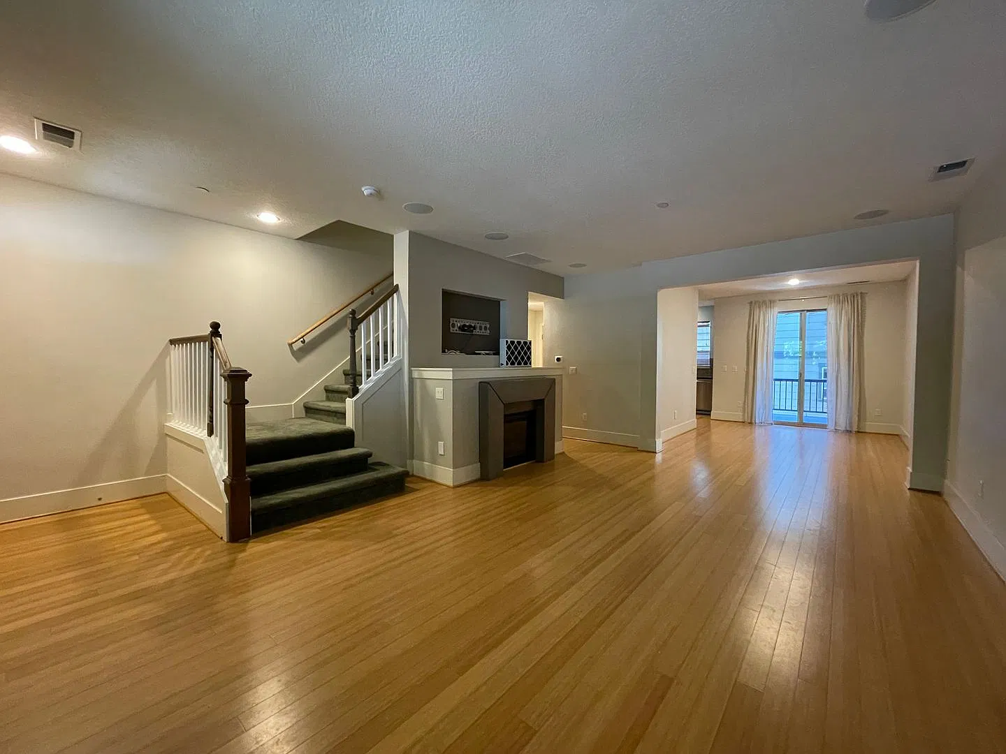 Cedar Mill - 3bd 2.5ba + Bonus Room Th ~ A/C, Ev Charging & More ~ Convenient To Nike, Intel And ... — Photo 4