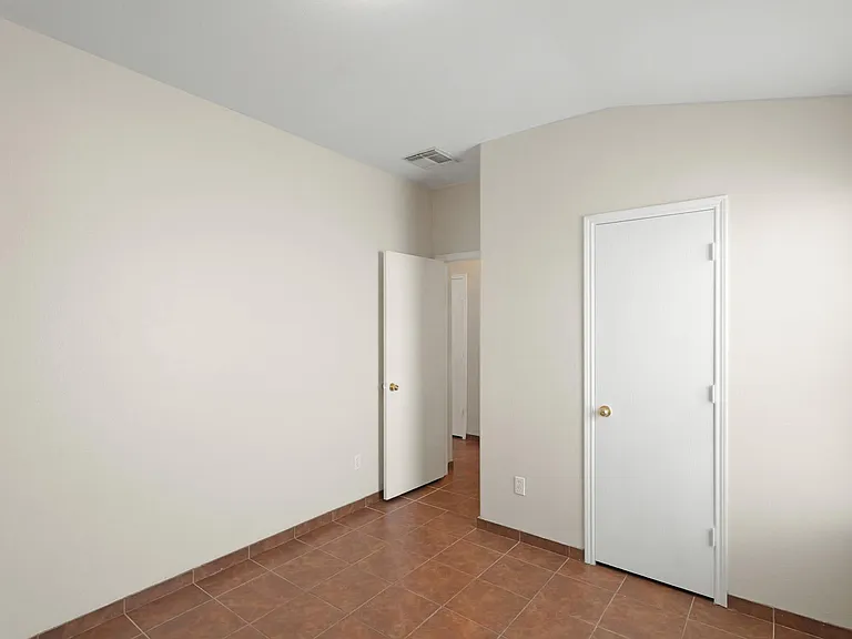 1907 Wooded Acres Dr — Photo 16