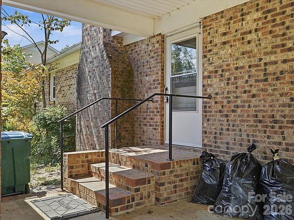 5th image of 14232 Springwater Dr