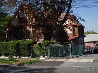2nd image of 39 Vernon Ave