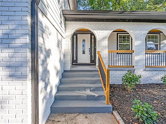 3rd image of 3892 Northstrand Dr