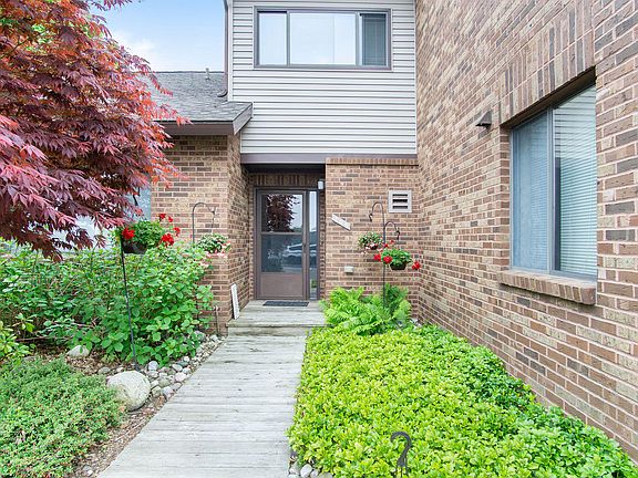 2nd image of 205 Harbor Dr