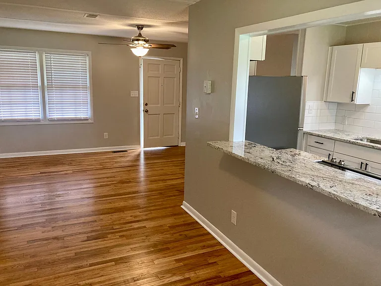 2536 Henry Ave — Photo 6