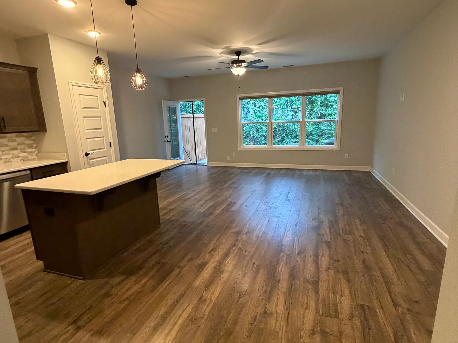 3 bed, 2.5 bath, 1584 sqft, $2,400 — Photo 3