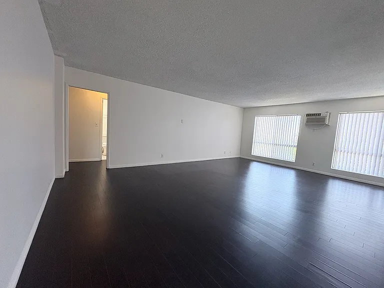 8061 Romaine St — Photo 2