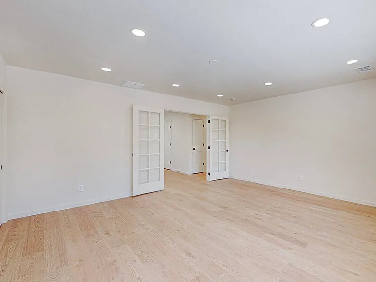 8005 Pickard Ave NE — Photo 5