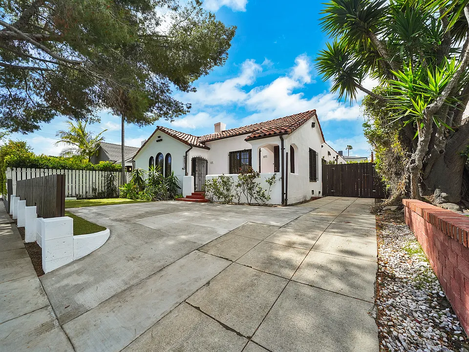 815 N Curson Ave