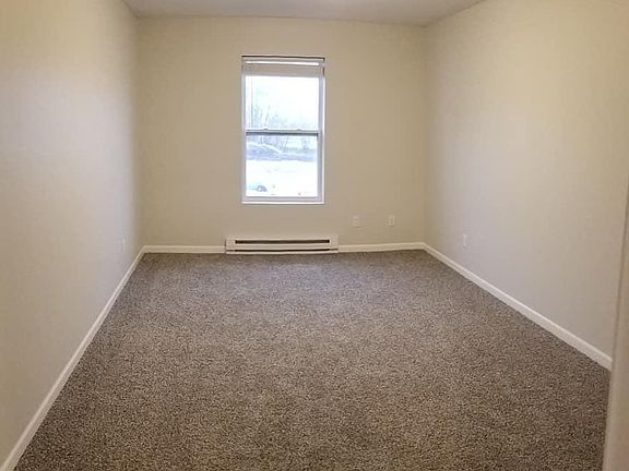 2nd image of 1000 W Marion St #18