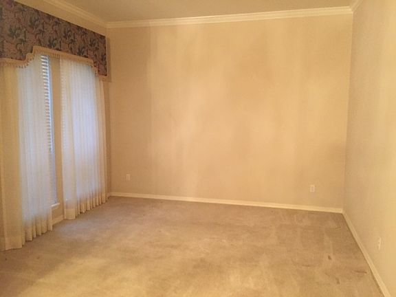 3rd image of 18 Oak Forest Dr