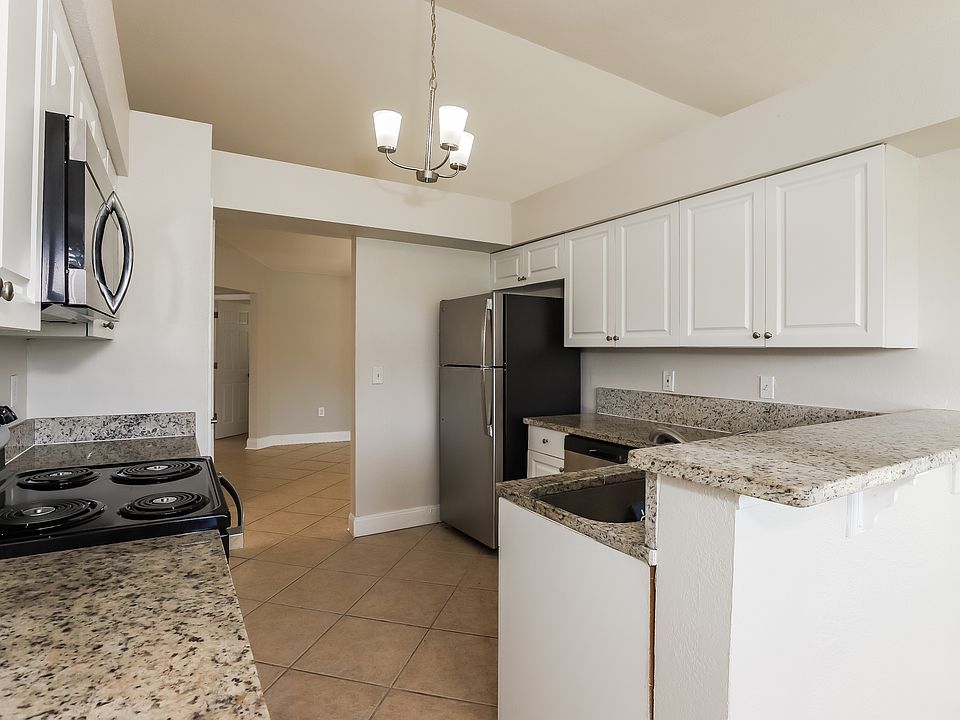 1st image of 448 Vineyard Dr