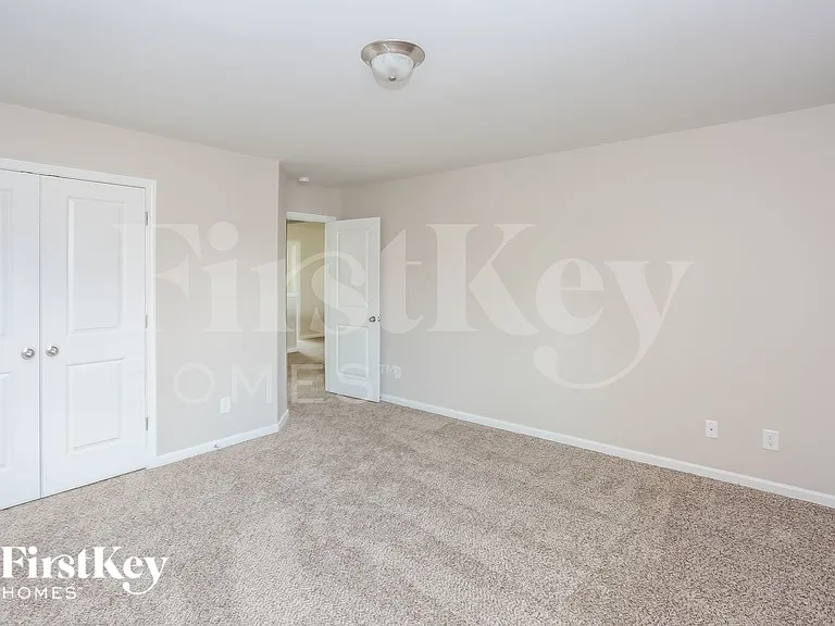 140 Kingston Dr — Photo 12
