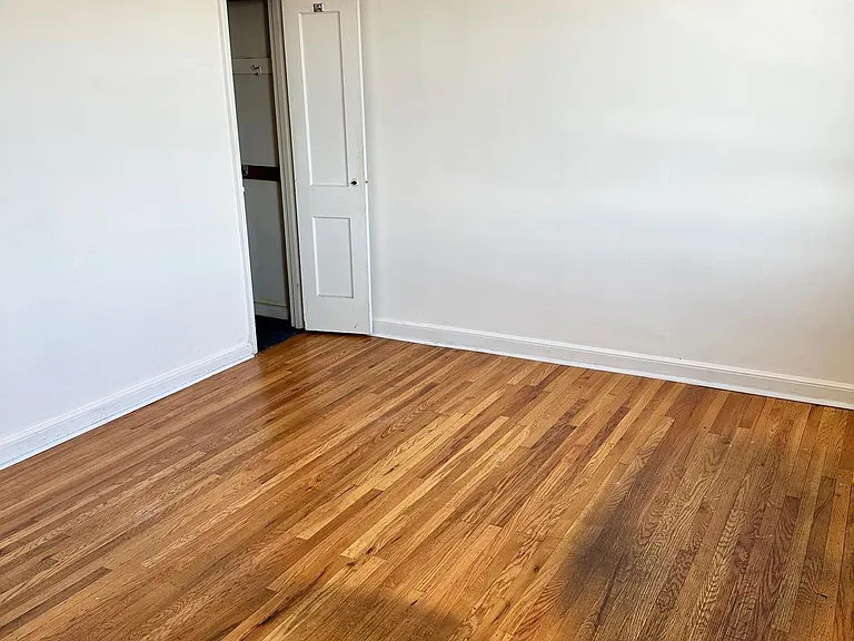 1302 Wells St — Photo 8