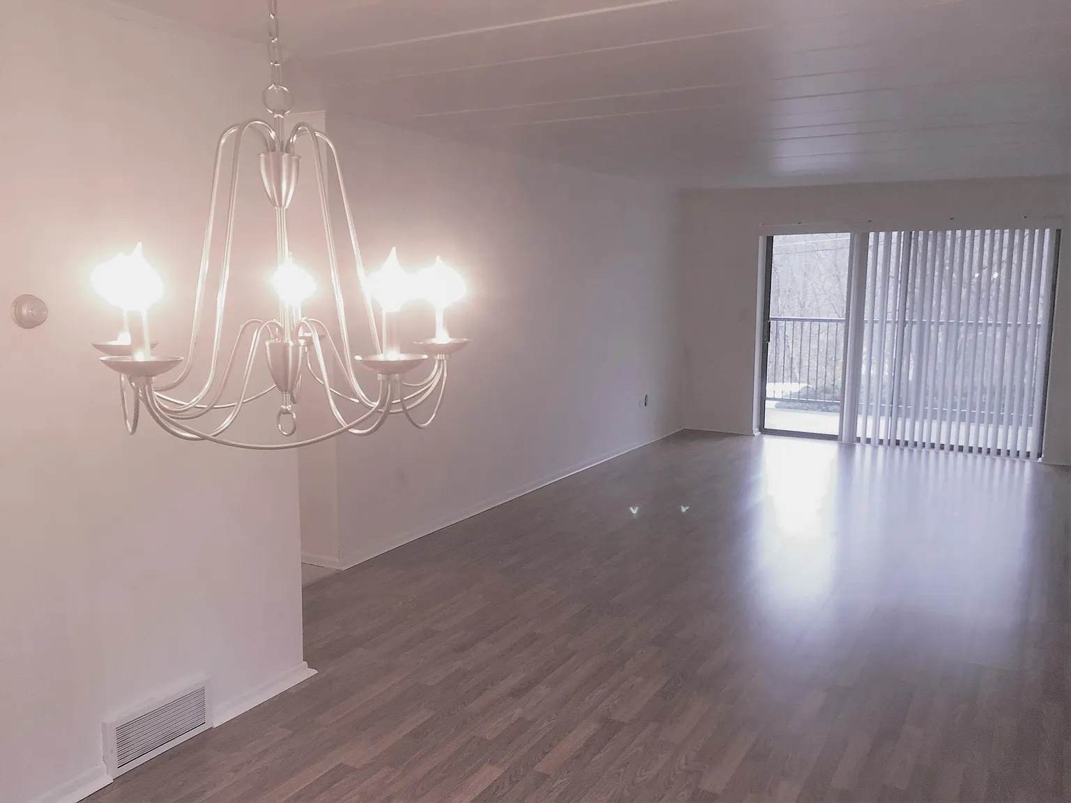 212 Hugel Dr — Photo 1