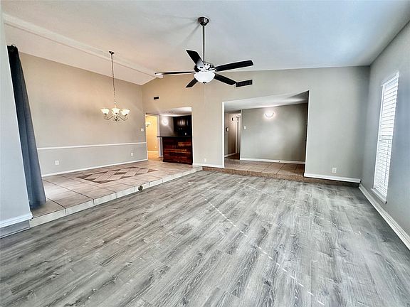4th image of 2921 Winterberry Dr