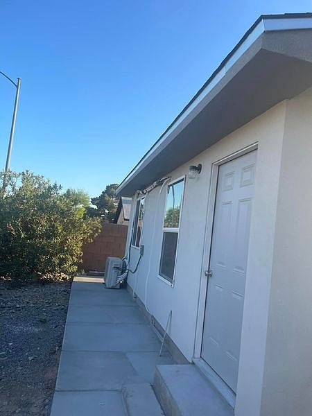 1st image of 4945 Currie Dr