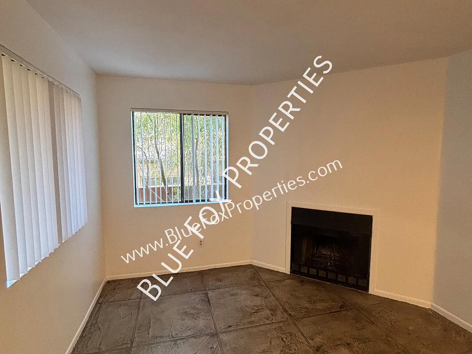 3690 N Country Club Rd — Photo 3