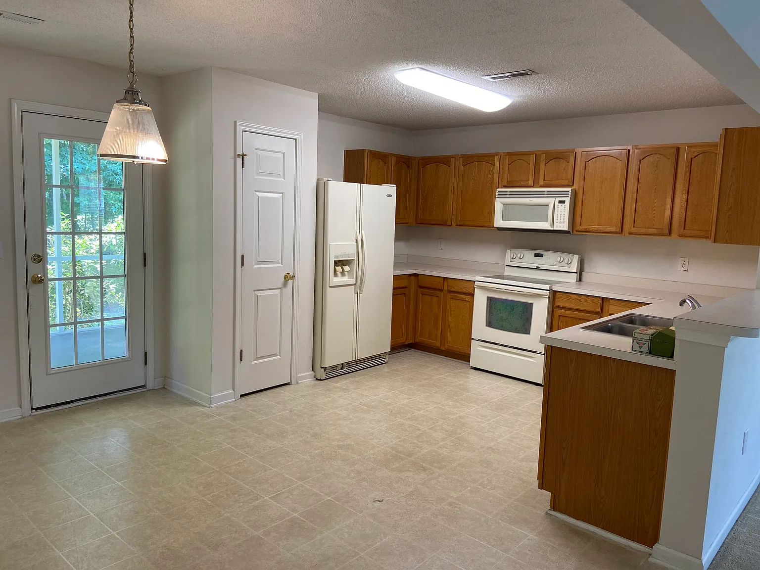 3 bed, 1757 sqft, $2,400 — Photo 4