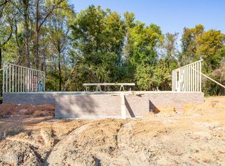 205 Dixie Cir, Clinton, NC 28328