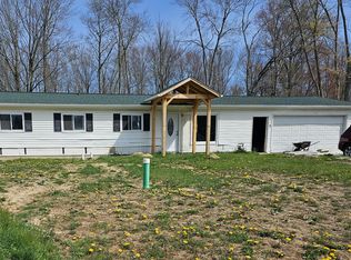594 Robinhood Dr, Aurora, OH 44202