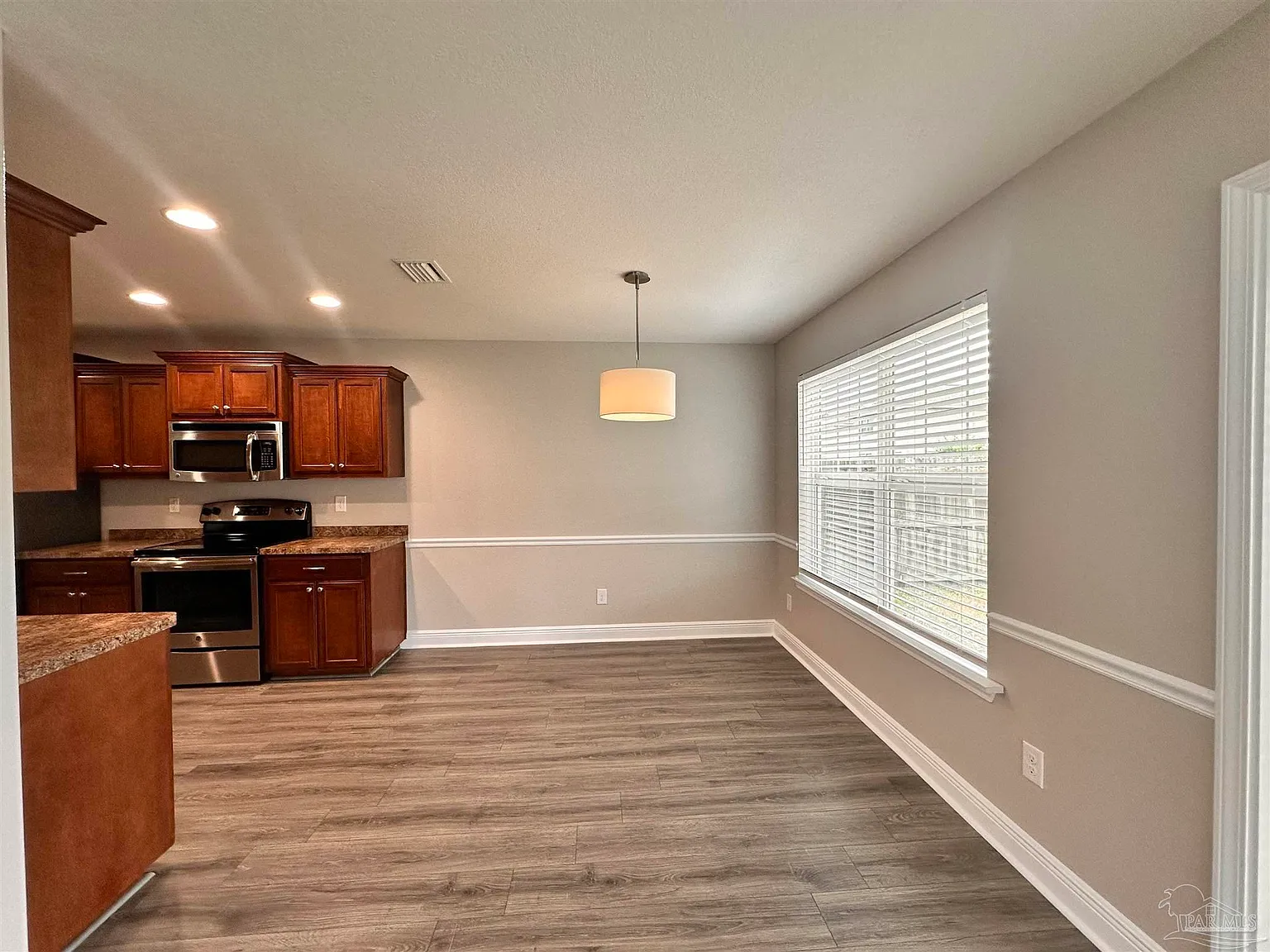 4 bed, 2.5 bath, 1856 sqft, $1,995 — Photo 4