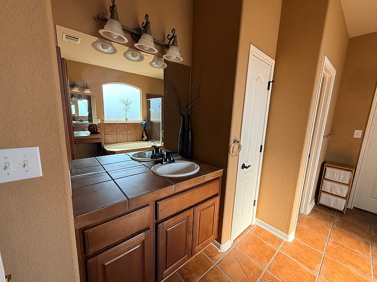 22211 Covella Ct — Photo 33