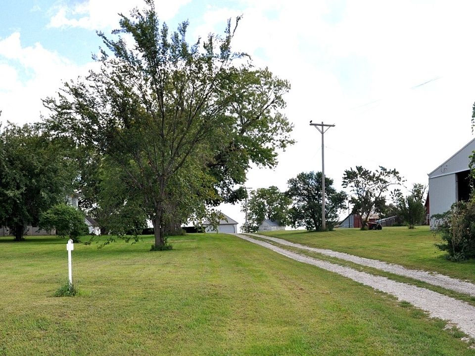2nd image of 489 S 50th Rd