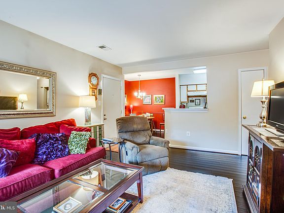 4th image of 6904 Victoria Dr #6904
