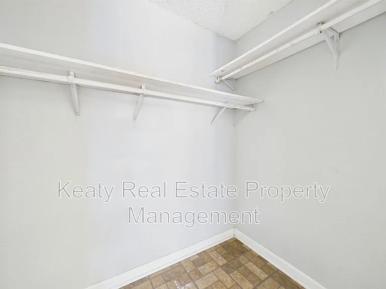 513 Fox Run Ave #1 — Photo 12