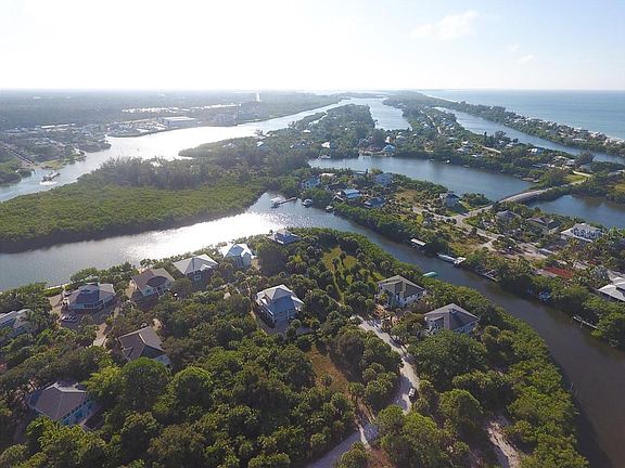 3rd image of 24 Bayshore Cir