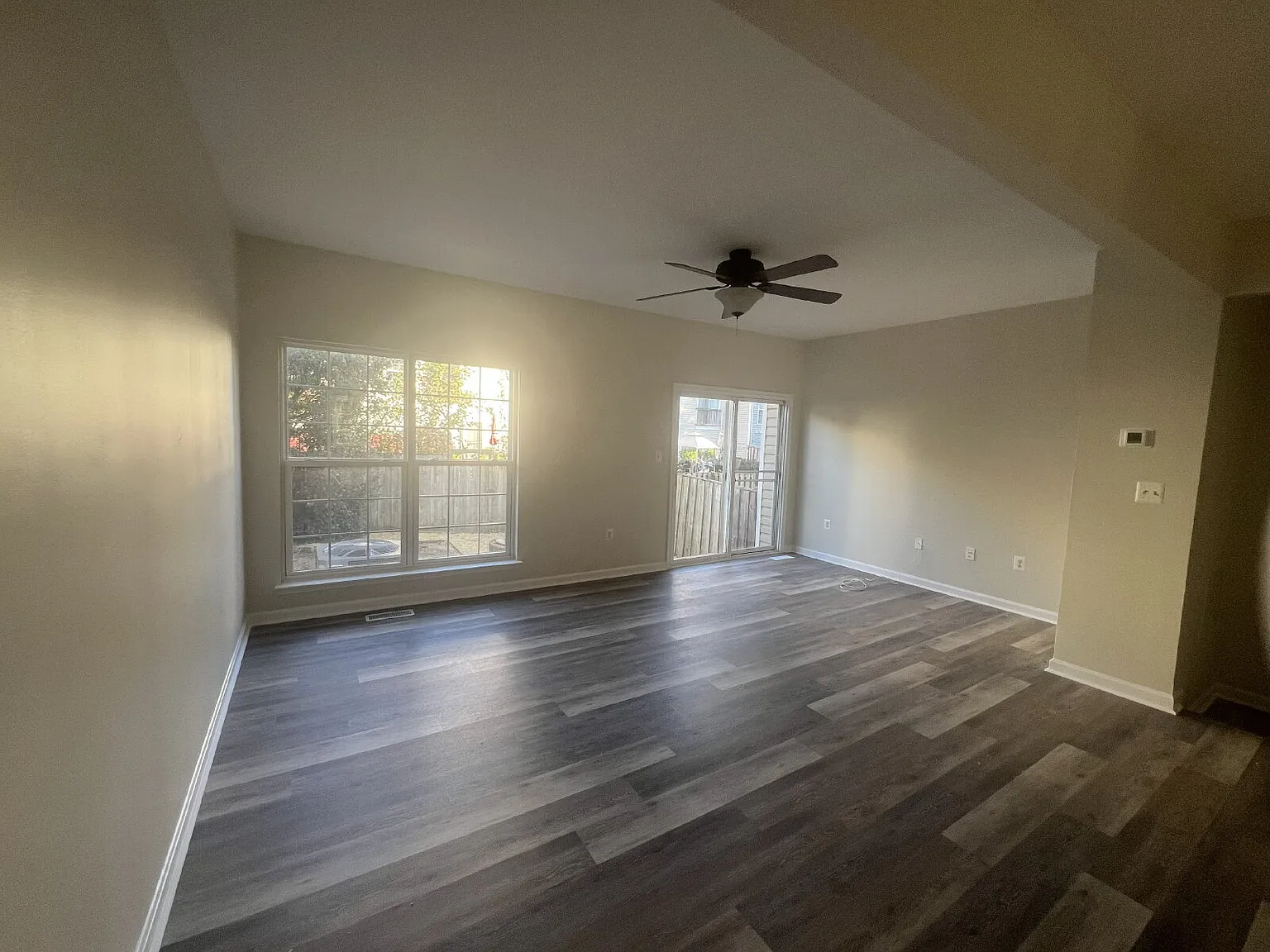 3 bed, 2.5 bath, $2,200 — Photo 2