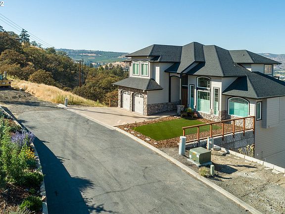5th image of 323 E Scenic Dr