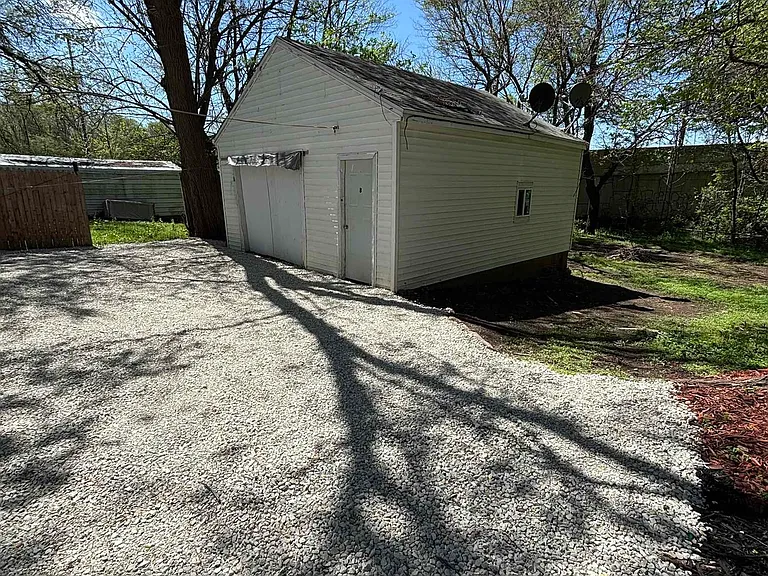 1703 N Valley Ave — Photo 21