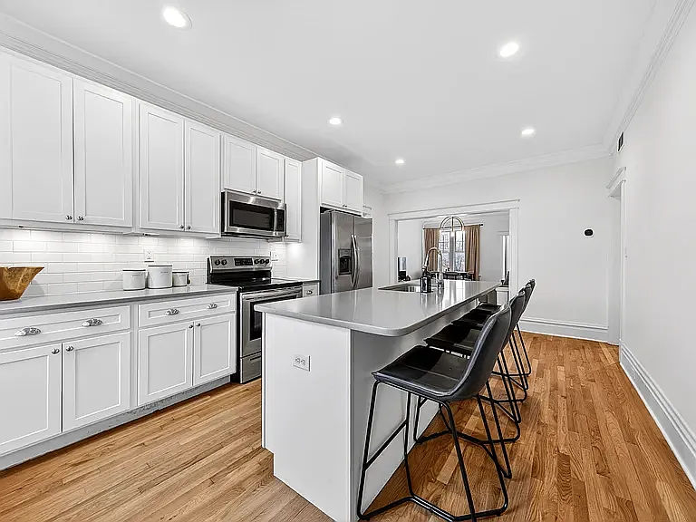 5394 Pershing Ave #1W — Photo 1