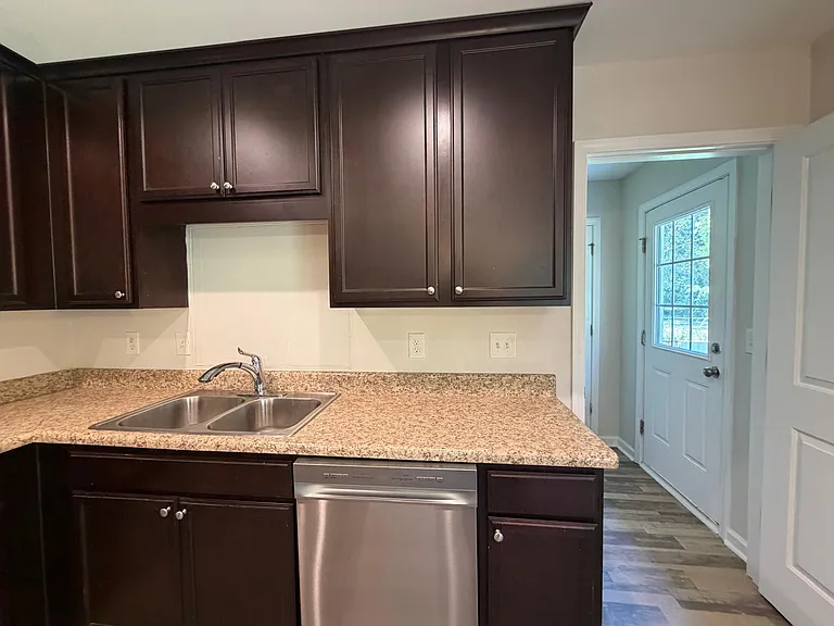 110 Henry St — Photo 10