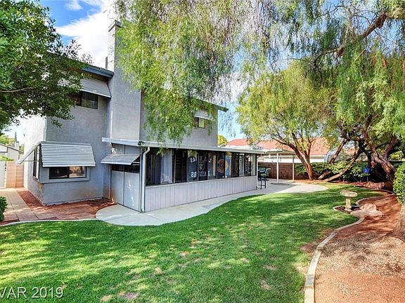 3rd image of 627 Otono Dr