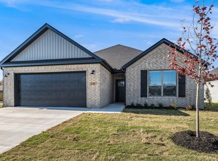 670 Dillon Ave, Bentonville, AR 72713