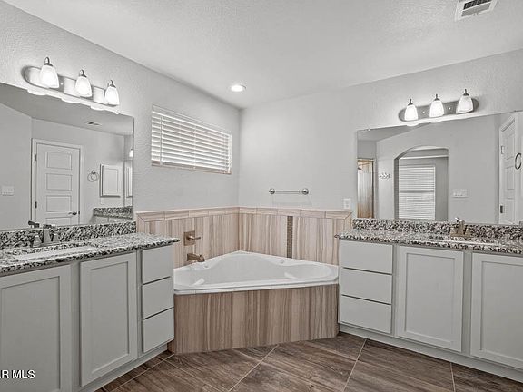5th image of 13847 Alamito Creek Ave