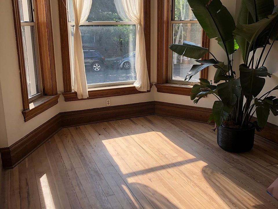 1st image of 2523 N Artesian Ave #1