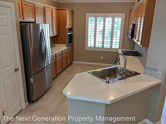 3rd image of 10495 Rose Park Ave