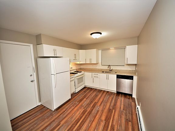 5th image of 319 Bluff Ave APT 2E