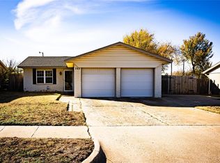 705 S Highland Dr, Mustang, OK 73064