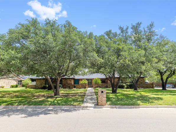 2801 Good Shepherd Dr, Brownwood, TX 76801