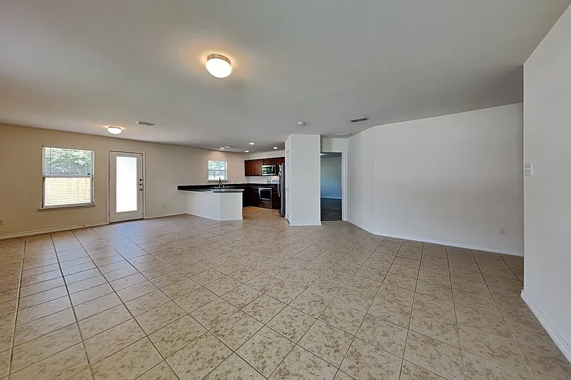 4 bed, 2.0 bath, 1772 sqft, $2,000 — Photo 4