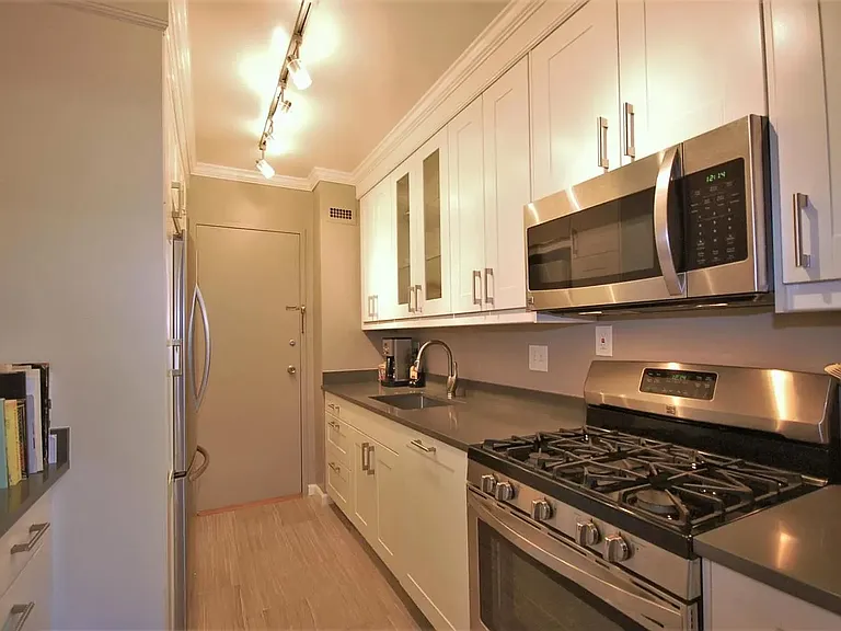 10500 Rockville Pike — Photo 7