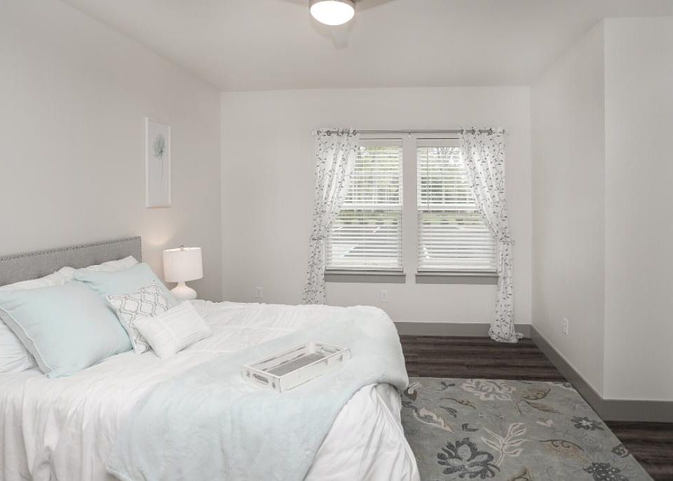 1st image of 7889 E 106th St #1