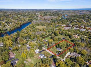 11652 N River Rd, Mequon, WI 53092