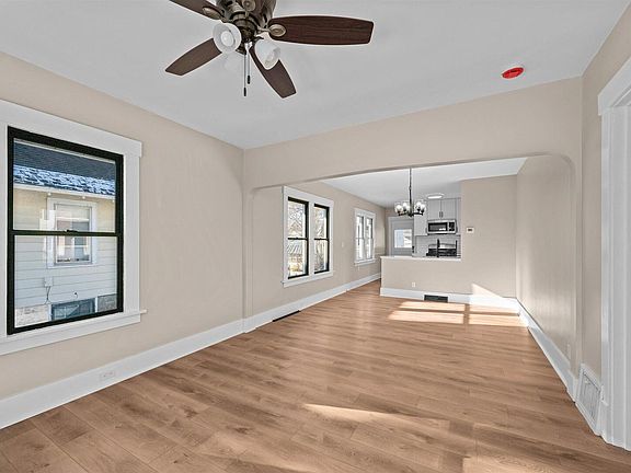 4th image of 2636 Bridge Ave