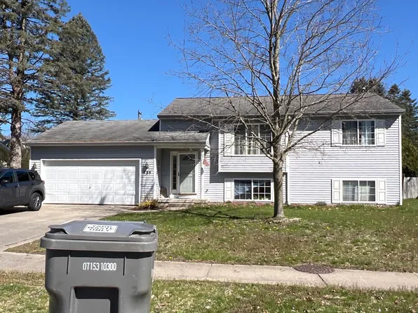 735 Hunt St, Lowell, MI 49331
