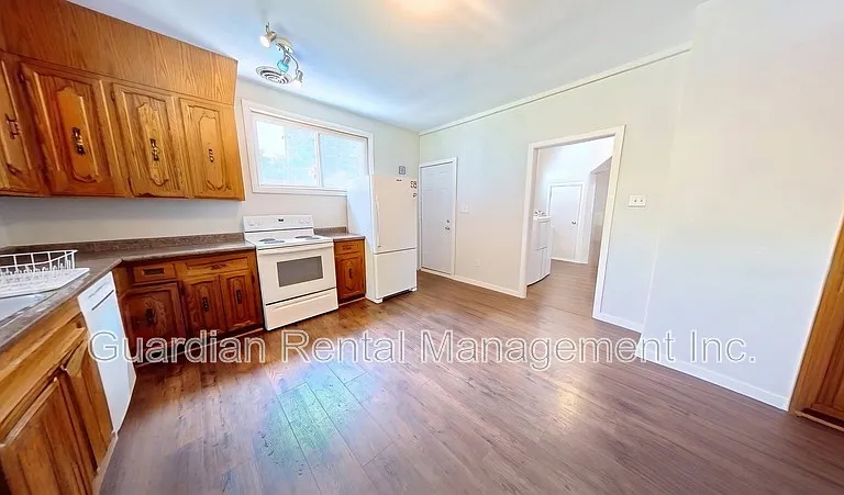 92 Algoma St N #2 — Photo 2